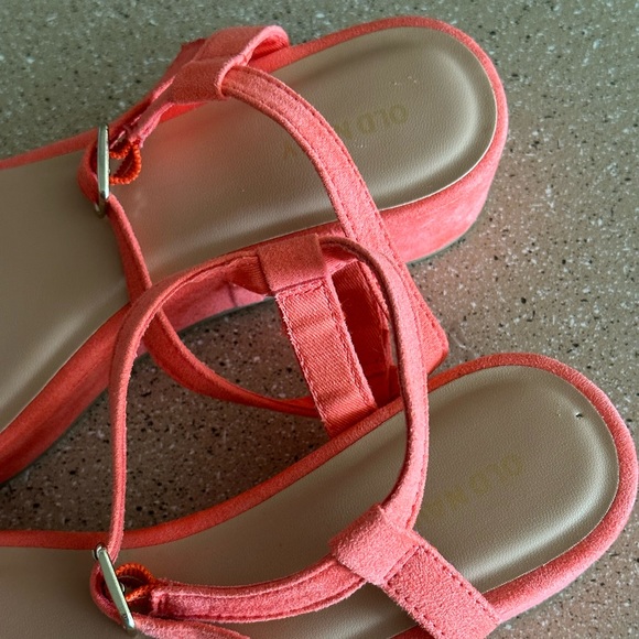 Old Navy Platform Sandals Suede - Picture 3 of 8